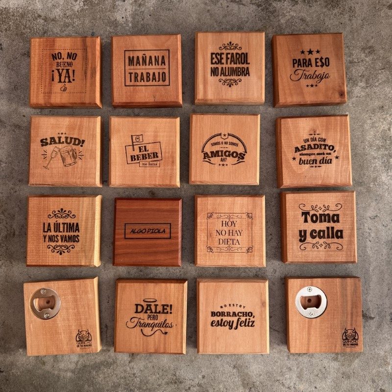 Posavasos de Roble con Destapador con Frases