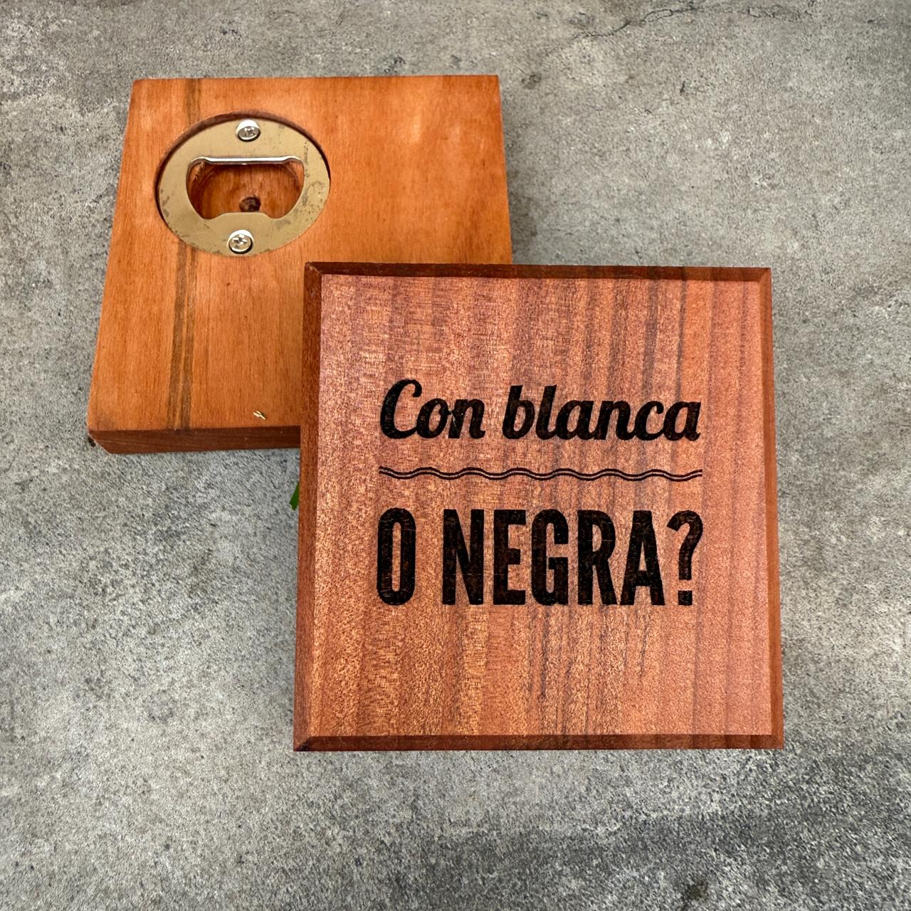Posavasos de Roble con Destapador con Frases