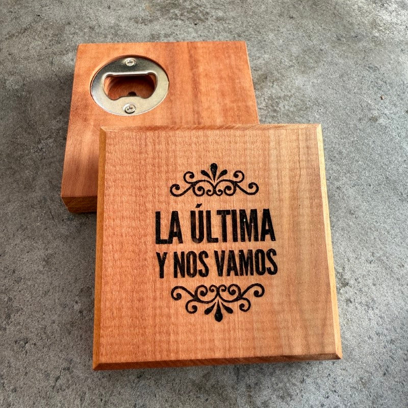 Posavasos de Roble con Destapador con Frases