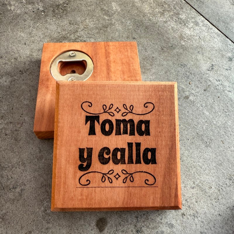 Posavasos de Roble con Destapador con Frases