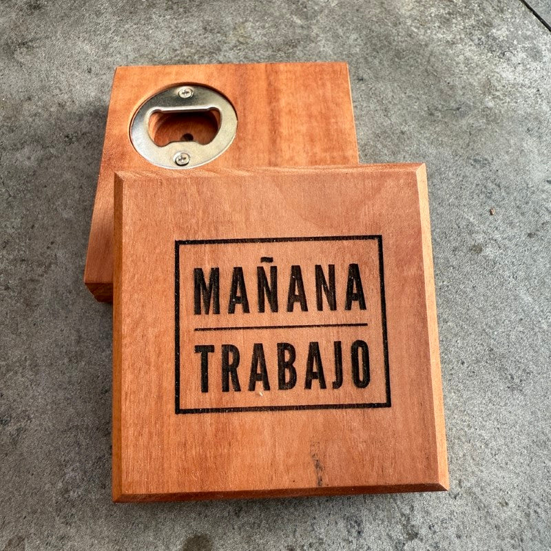 Posavasos de Roble con Destapador con Frases
