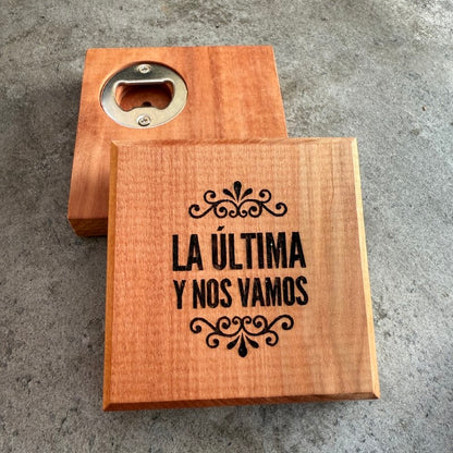 Posavasos de Roble con Destapador con Frases